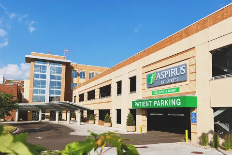 The exterior of an Aspirus St. Luke's Building