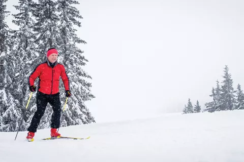 Man skiing